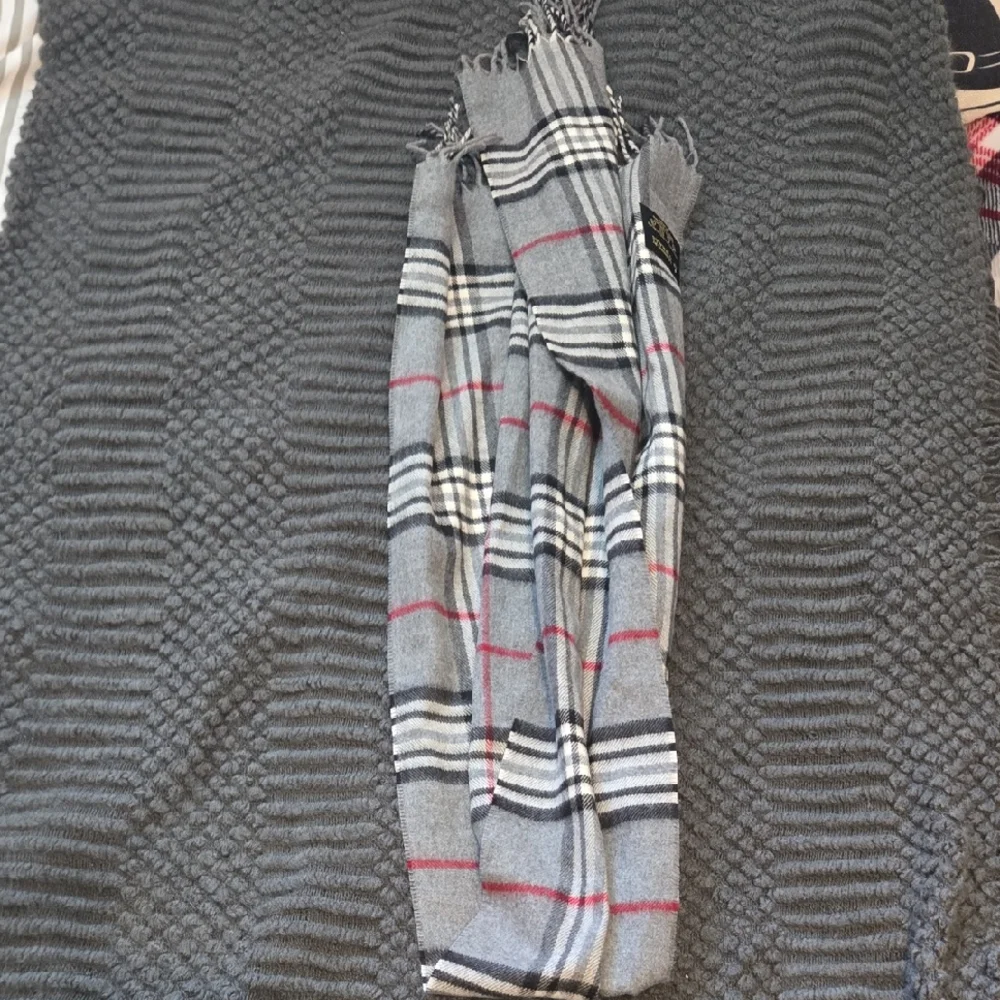 Burberry Style Gray Plaid‎ Scarf